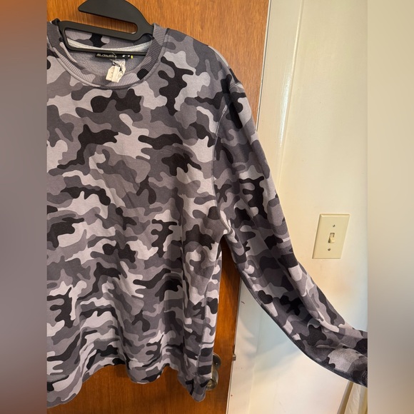 Gently used condition, men’s XL Under Armour camouflage fleece lined sweatshirt - Picture 6 of 11